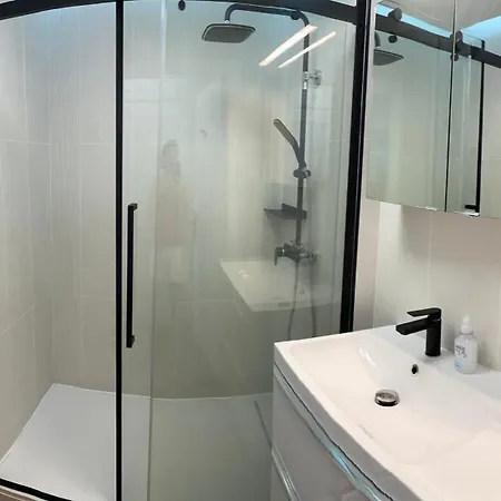 Superbe 2 Pieces Avec Piscine * Antibes